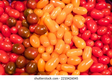 Texture Of Tomatoes In Basket At The Market Place. Long Plum Tomato Texture Background. Fresh Small Red And Yellow Cherry Tomatoes Pattern, Mini Organic Cocktail Tomate Mix Wallpaper Top View