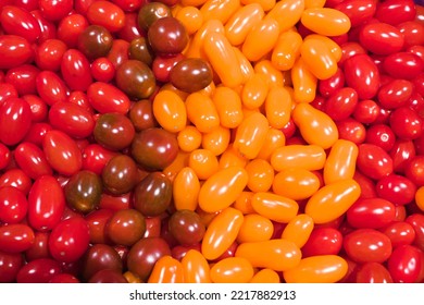 Texture Of Tomatoes In Basket At The Market Place. Long Plum Tomato Texture Background. Fresh Small Red And Yellow Cherry Tomatoes Pattern, Mini Organic Cocktail Tomate Mix Wallpaper Top View