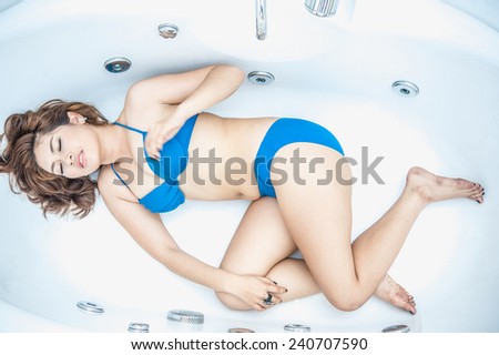 thai beautiful girl flop in the bath