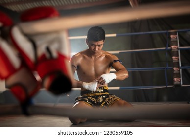 Thai Boxers Are Preparing To Fight Their Opponents In The Corner.