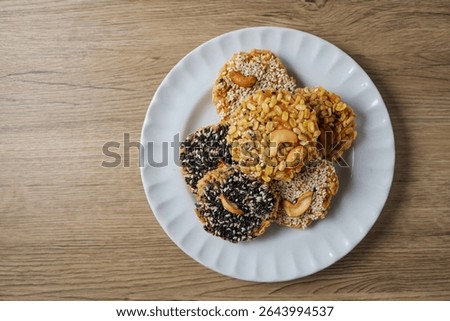Thai Crispy Rice Cracker,Rice Cracker with cereals, Thai called Khao Tan	