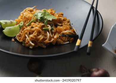 Thai food Pad thai, Stir fry noodles in black plate