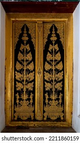 Thai Patterns That Are Old And Valuable, Engraved With Rich Gold Patterns. With A Green Background And Black As Appropriate Is The Art Of Buddhism