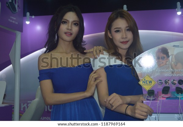 Thai pretty girls sexy car wash, MOTOR EXPO\
2017, There are IMPACT Arena, Exhibition and Convention Center in\
BANGKOK, THAILAND - 5 December\
2017