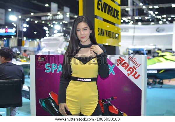 Thai pretty\
woman, Big Moter Sale 2020,There are BITEC Exhibition Centre Bangna\
in BANGKOK, THAILAND - 26 August\
2020
