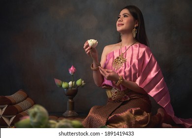 Thai Women Wearing Thailand Traditional Dress