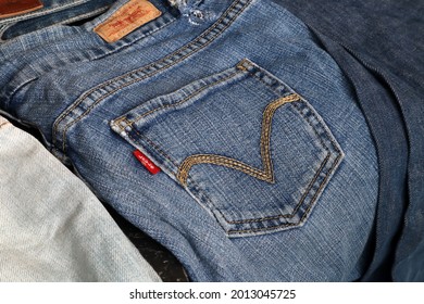 levis with back pocket flap