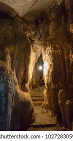 Tham Chang Cave (Vang Vieng , LAOS) - Shutterstock ID 1027283059