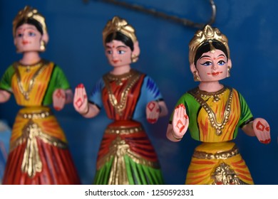 Thanjavur Indian Bobblehead Or Roly-poly Puppet Doll 