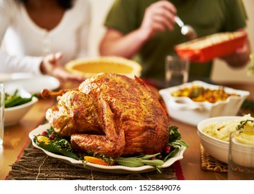 Thanksgiving Dinner Turkey People Eating Stock Photo 1525849076 ...