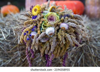 Thanksgiving Home Decor Using Pumpkins, Dry Herbs And Flowers.