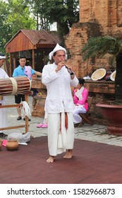 Thap Ba Ponagar, Nha Trang, Viet Nam - May 22,2018: The Man In White Long Dress Is Playing The Champa Bugle Of Champa People At Thap Ba Ponagar