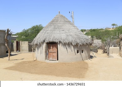 Tharparkar Sindh, Pakistan - March, 2019:  Village Huts In Thar Desert Old Poor Houses Animals In Rajhastan India, Hinduism In Pakistan Hindu Religion People