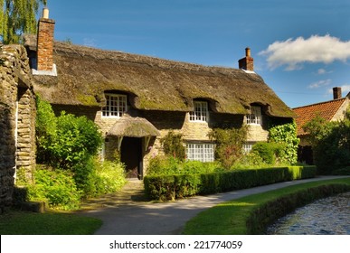 Thatched Cottage Images Stock Photos Vectors Shutterstock