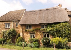 Thatched Country Cottage In The Village Of Kingham