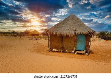 techo de paja casa de barro africano típica de la región del sur de África