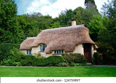 Thatched Cottage Images Stock Photos Vectors Shutterstock