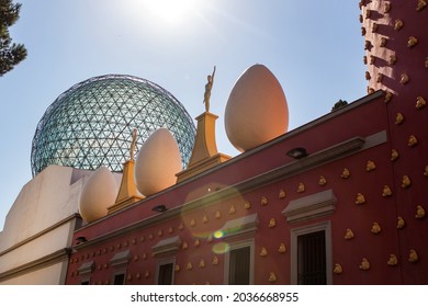 Dalí Theatre And Museum In Figueres, Catalonia, Spain. July 2018. The Museum Contains The Largest Collection Of Dalí's Major Works Presented In One Single Location. 