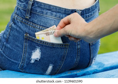 Theft Of Money From The Back Pocket, Close-up