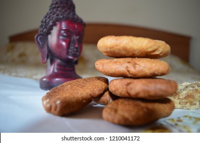 Thekua is a revered Bihari sweet offered to the Gods in Chhath Puja. Atta and Jaggery cooked in Ghee make for a perfect sweet snack.