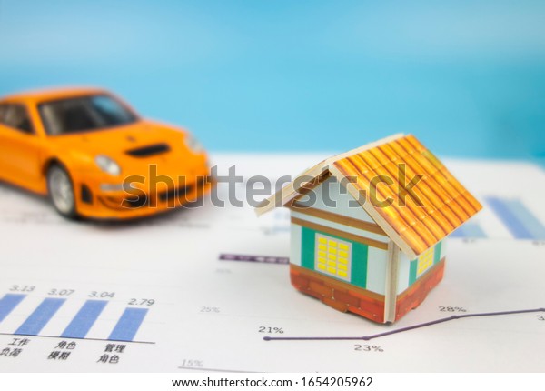 There are cars and\
houses on the chart