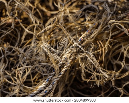 There is a condition where the rope or thread is convoluted, crossed and irregular