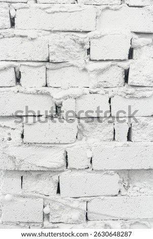 There are gaps between the irregularly stacked brick walls, the walls are painted white, and white miniature light bulbs are hung on the walls.