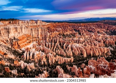 There is so much to do in this fascinating area full of vibrant red rock and breathtaking scenery. Bryce Canyon National Park is a United States National Park, located in the southeastern state of Uta Stock fotó © 