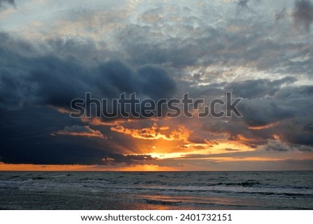 There are often beautiful sunsets at sea. There are often clouds in Normandy, and the sun, breaking through the clouds, creates unique pictures.