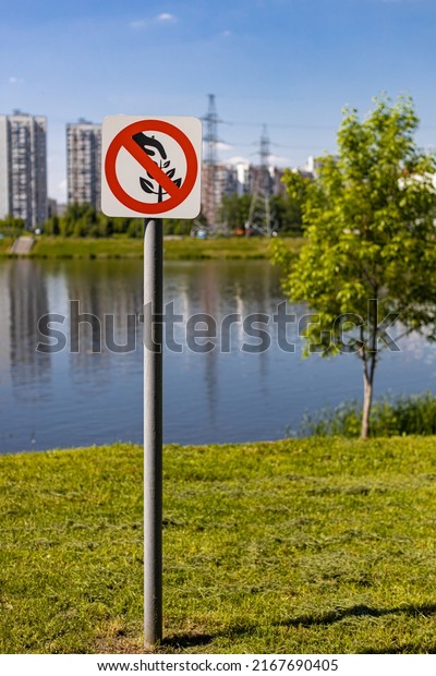 there is a sign on the grass forbidding picking\
plants. High quality\
photo