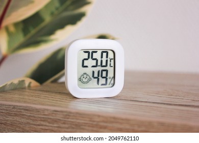 Thermometer Hygrometer Measuring The Optimum Temperature And Humidity In A House, Apartment Or Office, A Photo For Articles About The House’s Microclimate, Health, Disease Relief And Virus Treatment