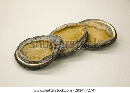These are thoroughly washed abalones.