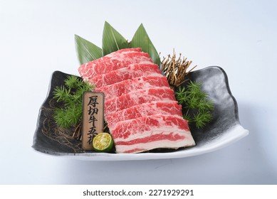 Thick Cut Beef Belly for Japanese bbq or Korea bbq。Translate：“厚切牛五花”meaning is dish name。