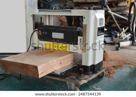 Thickness planer has the function of rolling the wood sheets. With uniform thickness and even surface, the blade is level and rolled on one side. or two sides at the same time It has many advantages o