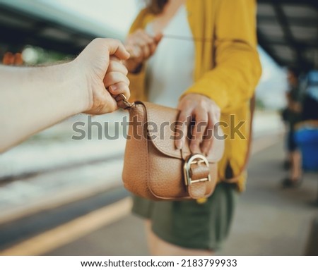 Thief robs a woman's handbag at the train station. Foto stock © 
