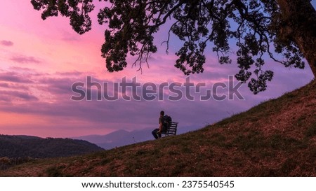 Thinker waiting on a bench.