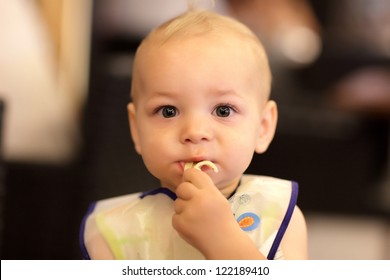 Bebe Noir Qui Mange Images Photos Et Images Vectorielles De Stock Shutterstock