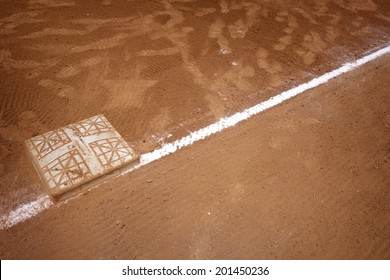  third base baseball bag with chalk foul line                             