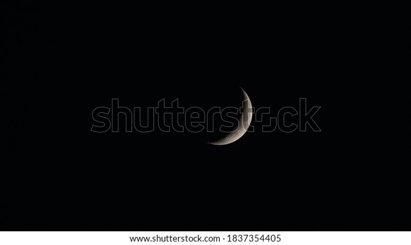 The third day moon.  Moon rise on October 2020\
in Islamabad.