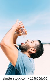 Thirsty Man Struggle To Drink Water In The Desert. This Bereber Man Runs Out Of Water In His Bottle. Heatwaves, Water Shortage And Drought Are A Common Problem In The Desert Due To Climate Change.