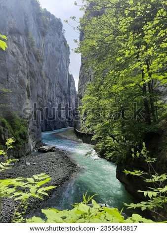 this is the aare gorge in switzerland. das ist die Aarenschlucht in der Schweiz
