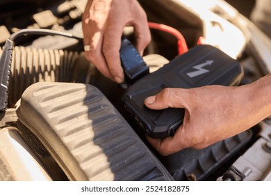 This article offers a practical view on using a portable jump starter in a car engine for emergency efficiency