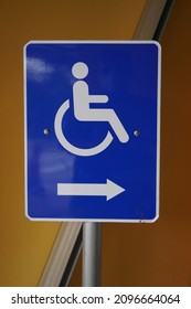 This blue-based sign and a person using a wheelchair are used to provide information on the location of the lane facilities for people with disabilities.