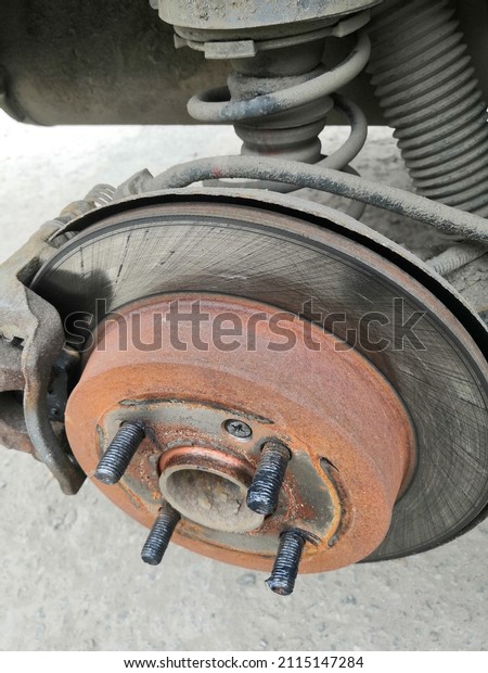 This is the brake disc on\
the car.