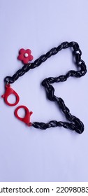 This Is A Chain Patterned Mask Strap.