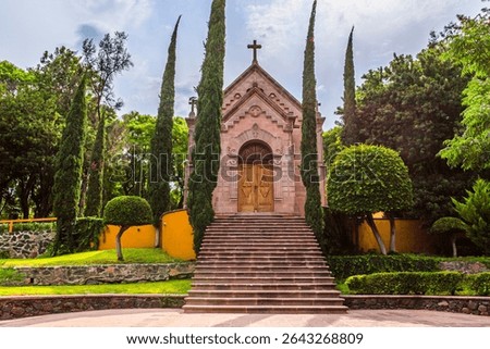 This chapel immortalizes the memory of the execution of the second emperor of Mexico, Maximilian of Habsburg, on June 19, 1867, on the Cerro de las Campanas in the city of Querétaro.