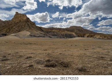 This image was captured at the Glen Canyon National Recreational Area in Utah, This is a huge area that encompasses more than 1.25 million acres. This is very tiny portion of it.
