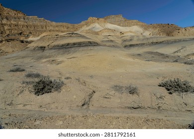 This image was captured at the Glen Canyon National Recreational Area in Utah, This is a huge area that encompasses more than 1.25 million acres. This is very tiny portion of it.