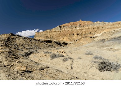 This image was captured at the Glen Canyon National Recreational Area in Utah, This is a huge area that encompasses more than 1.25 million acres. This is very tiny portion of it.