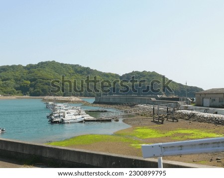 This image shows floating fishing boats on the sea.
The sea water was receding from the shore because of low tide.
A landscape of a fishing port on the coast of inland sea in Japan.